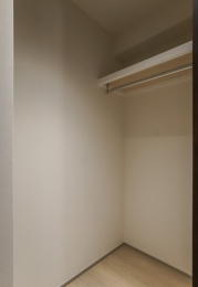 �@���r���O�Ƀn���K�[�p�C�v�t�̔[�˂���B�m���̑��ɐ����p�i�������[�\�ł��B