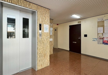 �@�G���x�[�^�[������X���[�Y�ɂ������Ɉړ��ł��܂��B